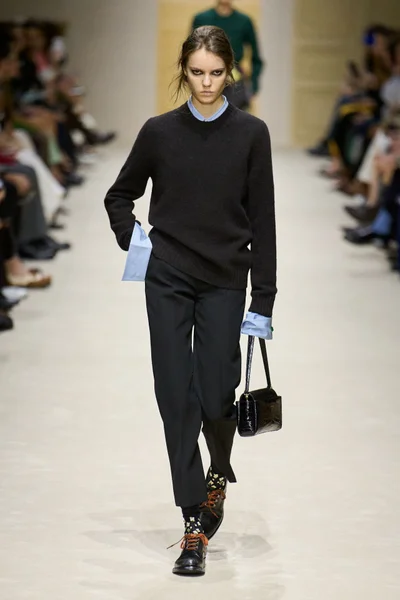 Look 18